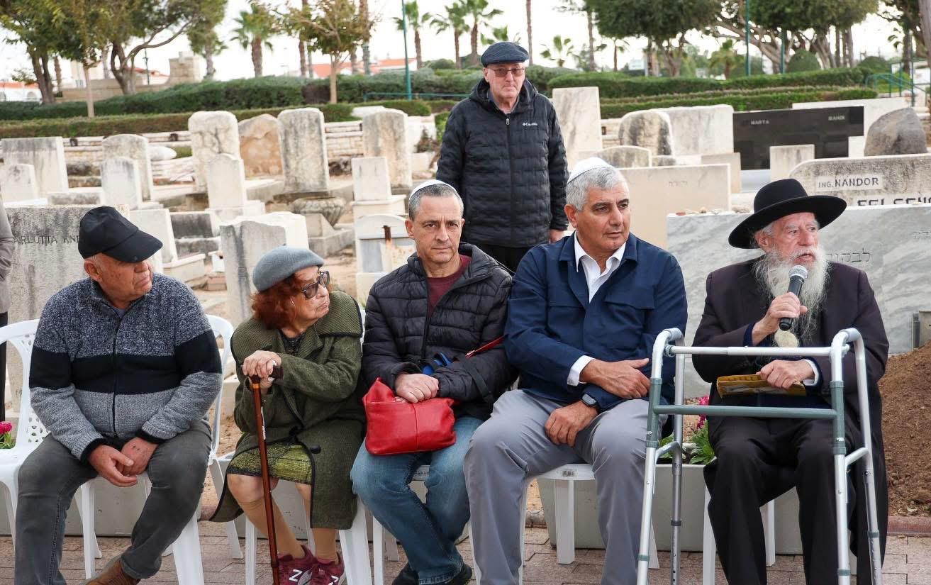 שורדות ושורדי שואה, הנהלת עיריית נהריה, רב העיר, הרב ישעיהו מייטלי, אילן וקנין ראש מינהל חינוך וקהילה